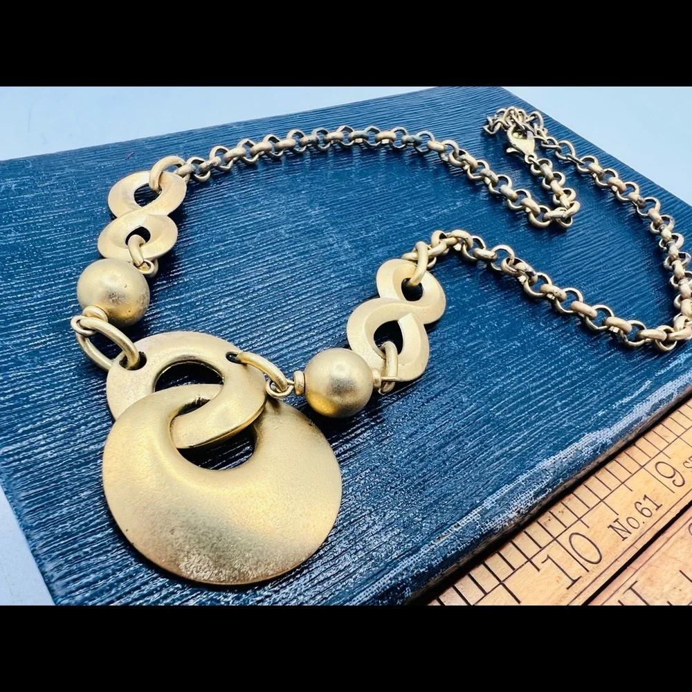 Vintage matte gold linked circle chain necklace infinity links